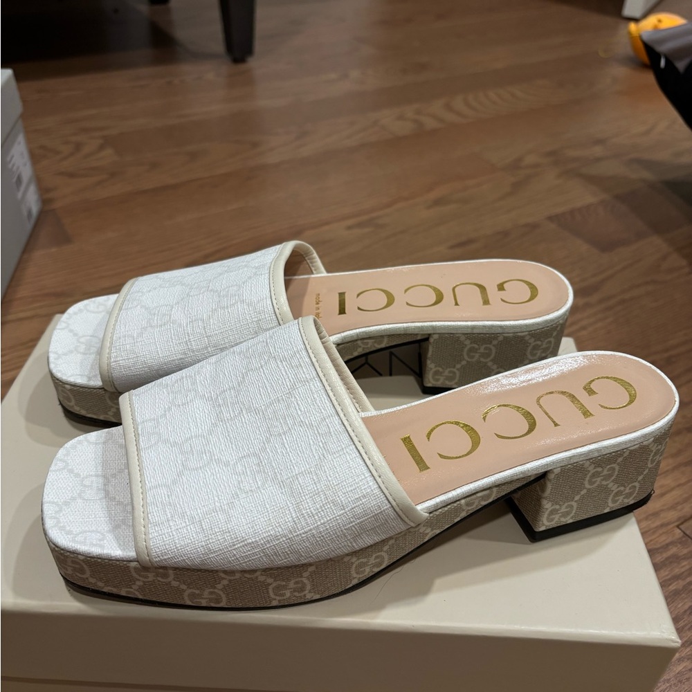 Gucci Women's Cream Mules with Gold Logo
